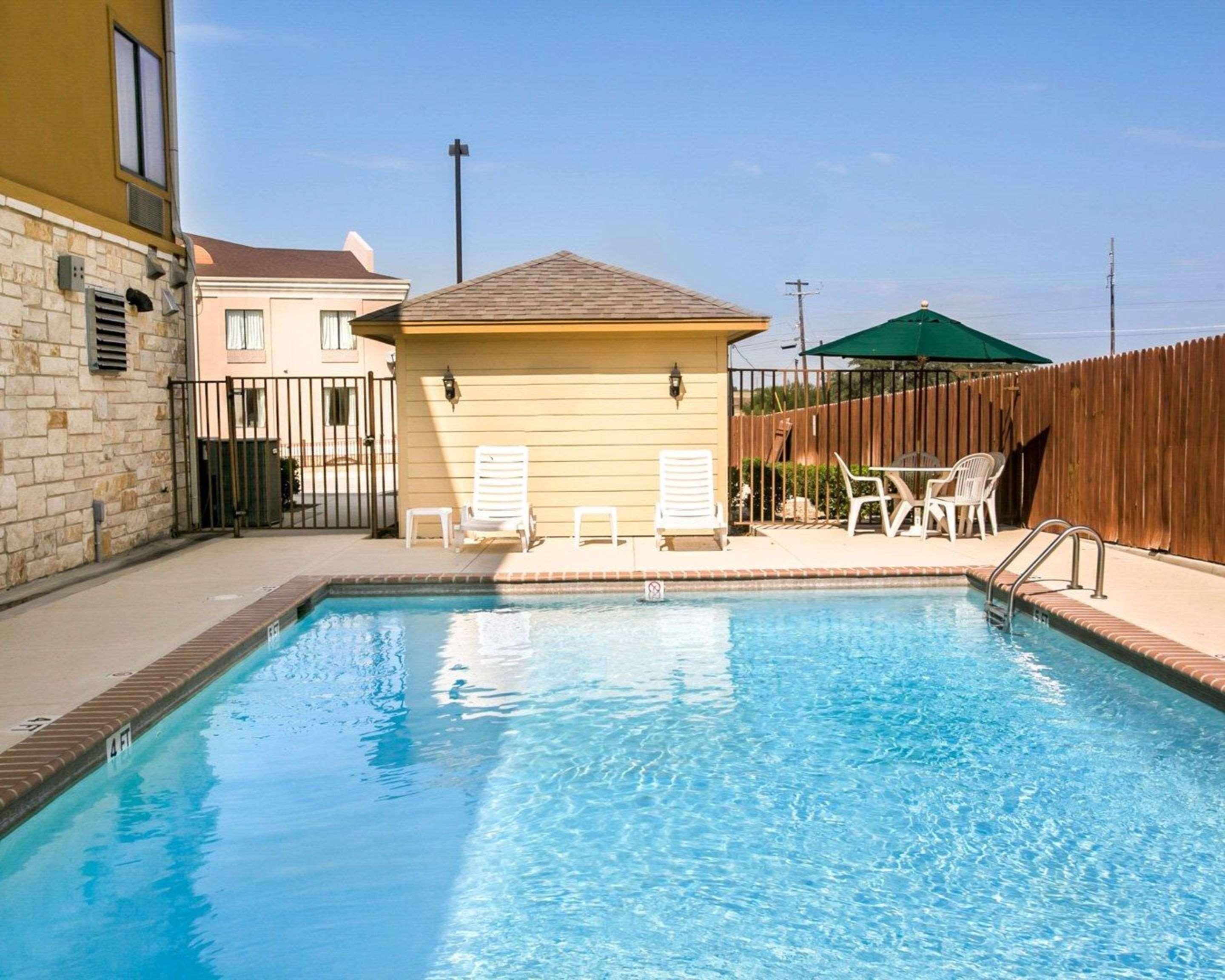 Sleep Inn & Suites Gonzales Near Palmetto State Park Екстериор снимка