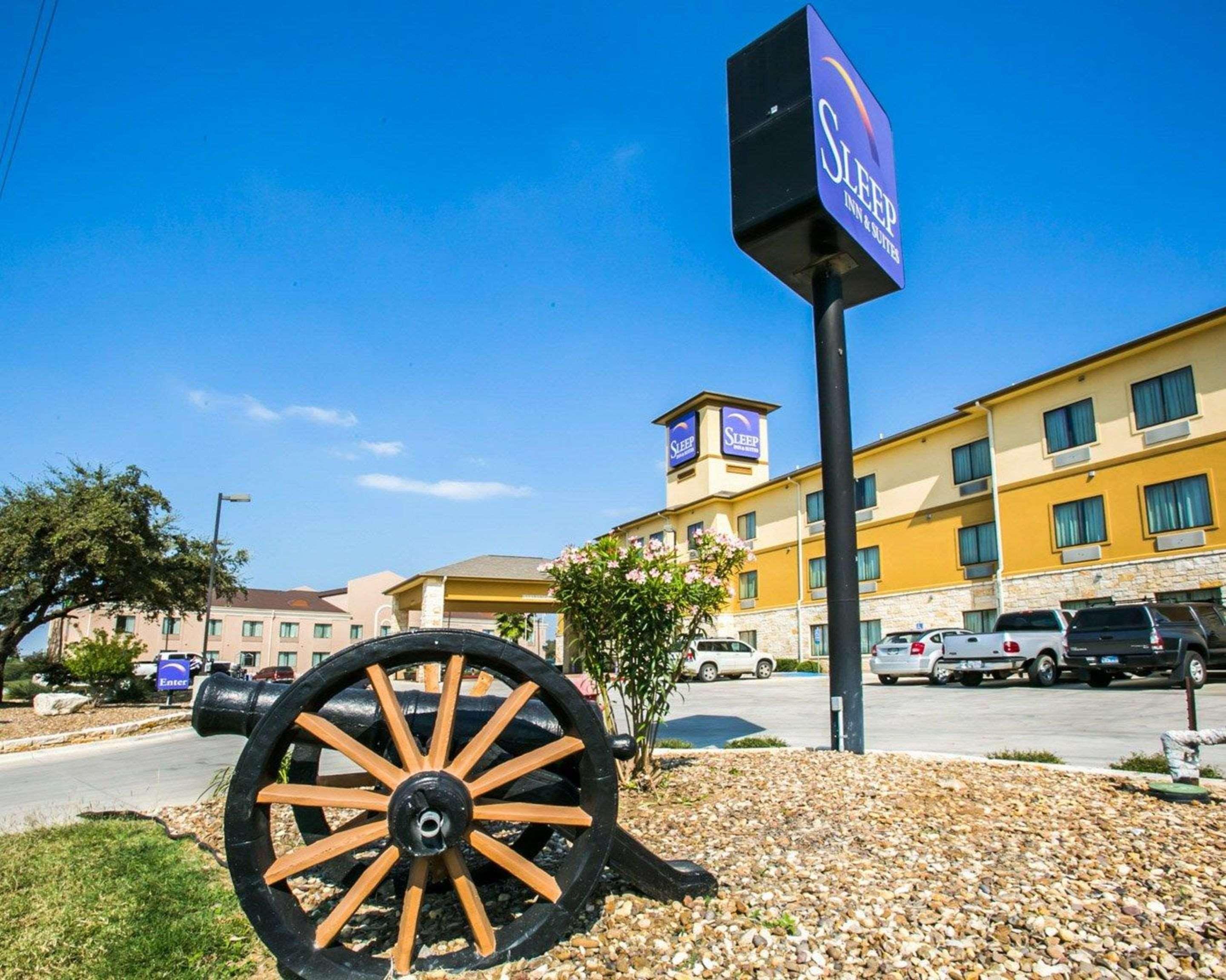 Sleep Inn & Suites Gonzales Near Palmetto State Park Екстериор снимка
