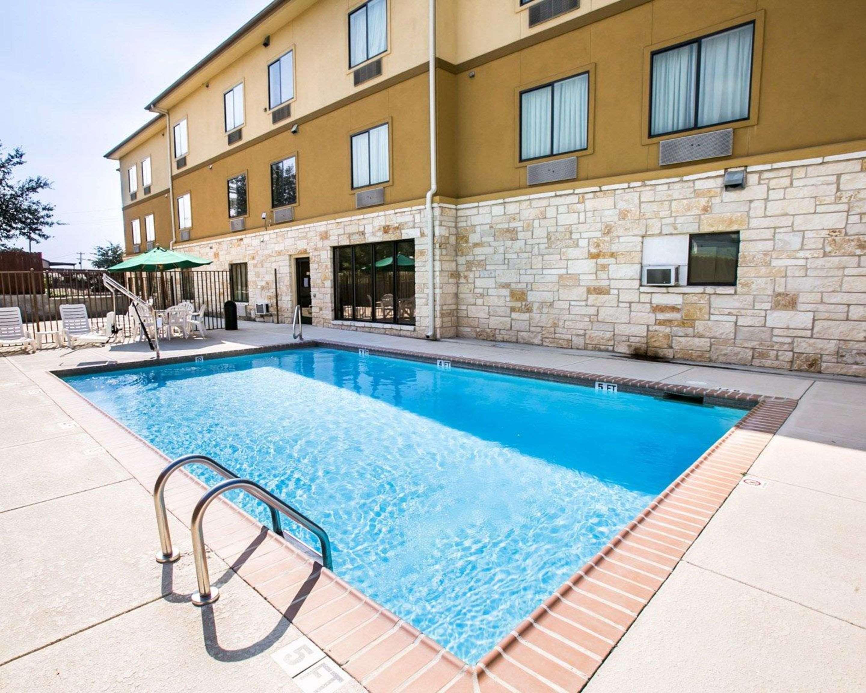 Sleep Inn & Suites Gonzales Near Palmetto State Park Екстериор снимка